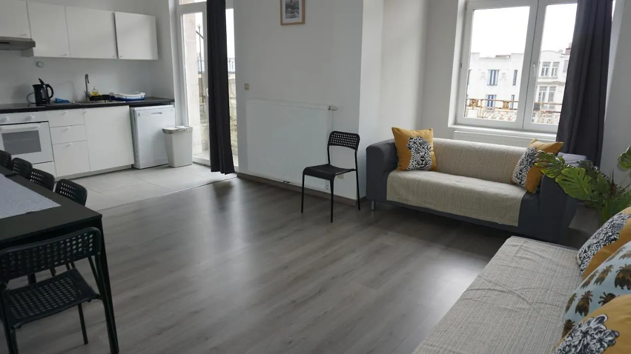 Apartments Plantin 3 Sleeping Rooms 2 Bathrooms. Anvers